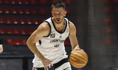 Na imagem, o armador Elinho, do Corinthians, que foi destaque na partida contra o Minas.
