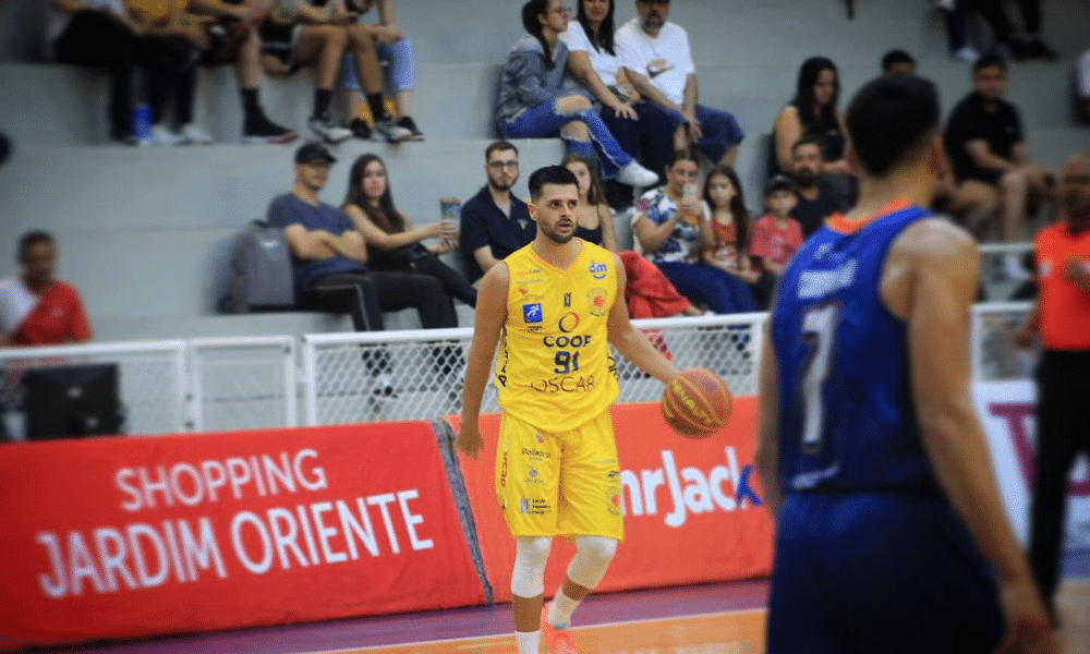 Diego Figueredo em partida do São José pelo NBB