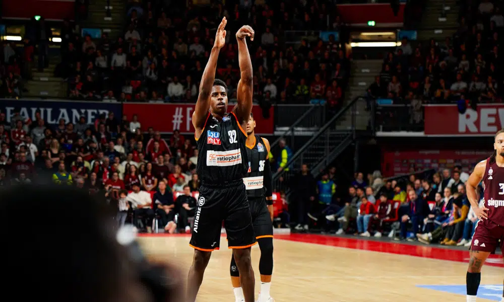 Georginho em ação pelo Ratiopharm Ulm em partida pela Eurocup de basquete