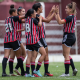 Jogadoras do São Paulo comemoram gol em jogo da Copinha Feminina de futebol