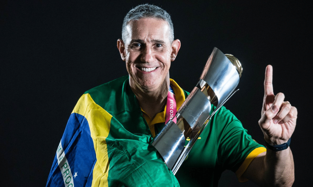 José Neto leva prêmio Melhor dos Latinos pelo Mundo de 2023