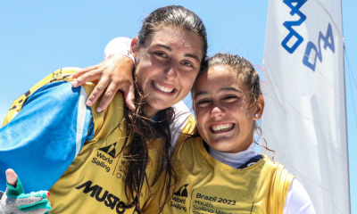 Gabriela Vassel e Joana Gonçalves comemoram o ouro no Mundial da Juventude de vela