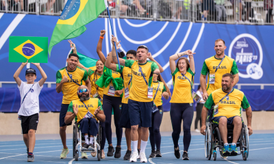 Atletas do Brasil na cerimônia de abertura do Mundial de atletismo paralímpico; país obteve 123 medalhas em Mundiais do ano