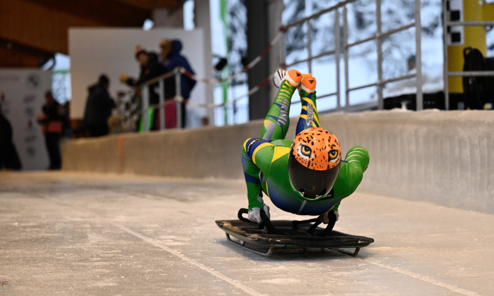 Na imagem, Nicole Silveira durante descida na Copa do Mundo de skeleton.