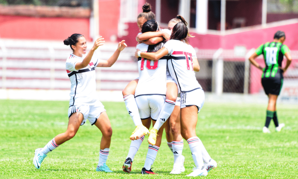 Jogadoras do São Paulo comemoram goleada na Copinha Feminina; Fluminense