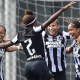 Jogadoras do Botafogo comemoram gol contra o Corinthians na Copinha Feminina