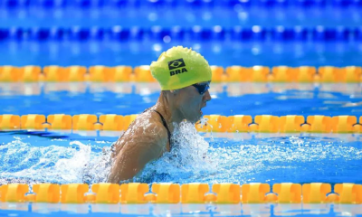 Carol Santiago nadando em etapa da World Series de natação paralímpica