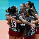 Jogadoras do Fluminense comemoram ponto contra o Maringá na Superliga Feminina de vôlei