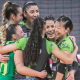 Jogadoras do Maringá comemoram vitória sobre o Brasília na Superliga Feminina de vôlei