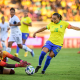 Marta dribla goleira em jogo entre Brasil e Nicarágua com a camisa da seleção feminina de futebol