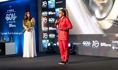 Rebeca Andrade e joaquim cruz recebem prêmio sou. do esporte atleta olímpica de valor ginástica artística governança