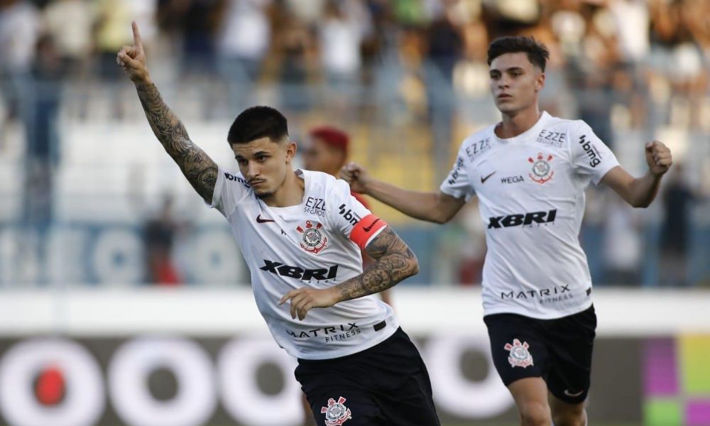 Comemoração do lateral Léo Maná, destaque do Corinthians na Copinha no jogo contra o América-MG