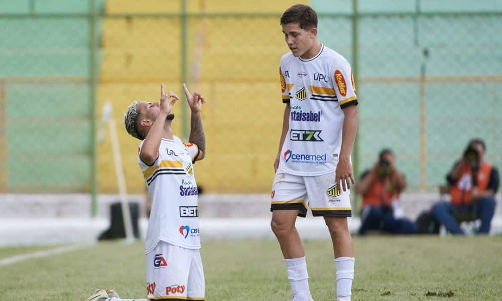 Comemoração dos jogadores do Novorizontino, na vitória sobre o Athletico-PR pela Copinha (Igor do Vale/Ag. Paulistão)