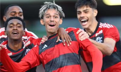 Comemoração dos jogadores do Flamengo na estreia da Copinha (Gilvan de Souza/CRF)
