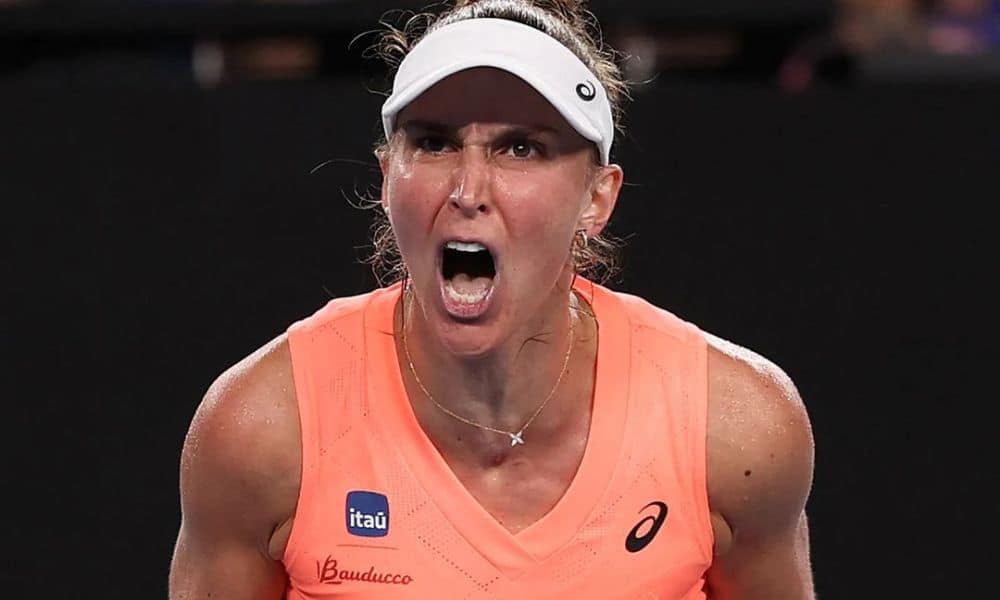 A brasileira Bia Haddad Mais em ação na primeira rodada do Australian Open (Reprodução/Instagram/@australianopen)