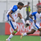 Aster Itaquá x Palmeiras - jogador do Aster conduz a bola em jogo da Copinha
