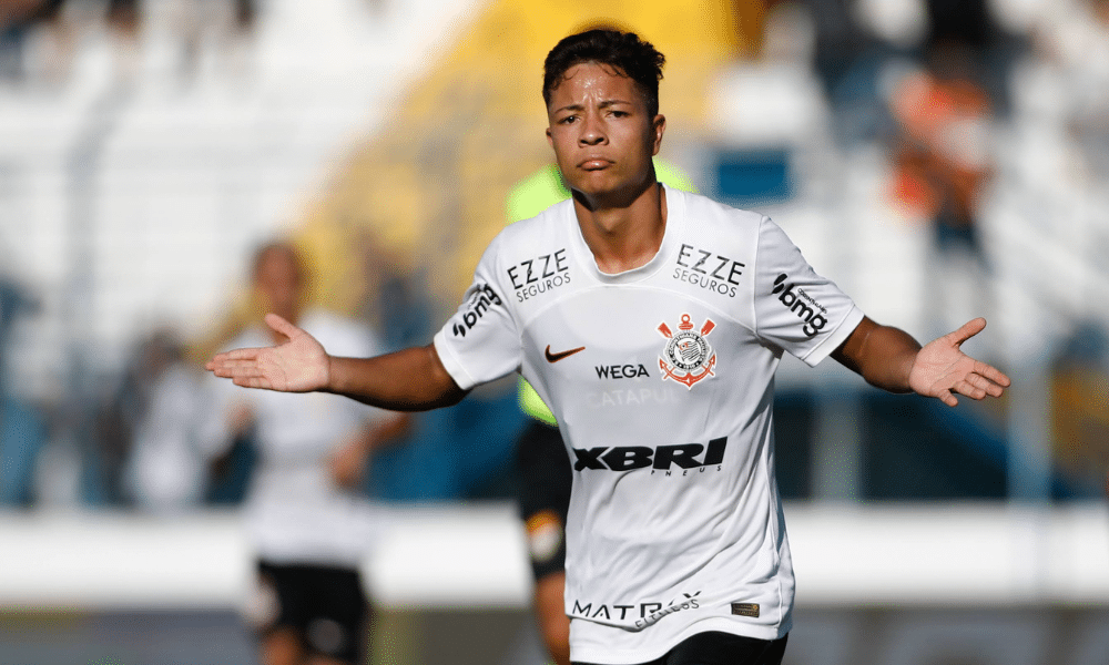 O meia Pedrinho marcou um dos gols do Corinthians na vitória sobre o CRB na Copinha