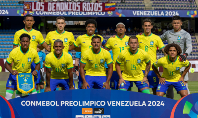 Equipe do Brasil, que irá jogar contra a Argentina, posa para foto antes de jogo do Pré-Olímpico de futebol
