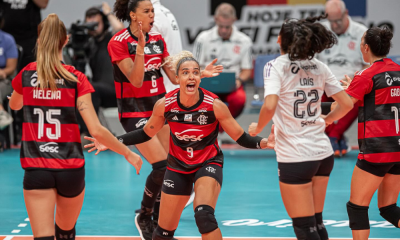 Jogadoras do Sesc Flamengo comemoram vitória sobre o Brasília na Superliga Feminina de vôlei