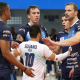 Jogadores do Suzano comemoram ponto contra Joinville na Superliga Masculina