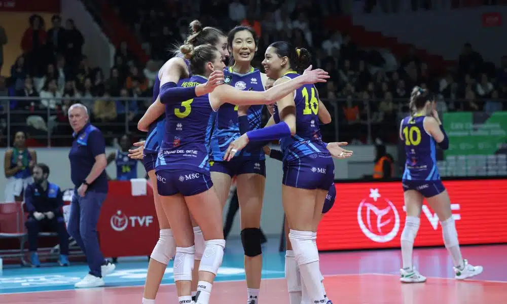 Scandicci, equipe italiana da brasileira Carolana em ação na Champions (Foto: CEV)