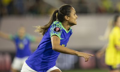 Duda Sampaio comemora o primeiro gol da seleção feminina contra a Colômbia na Copa Ouro