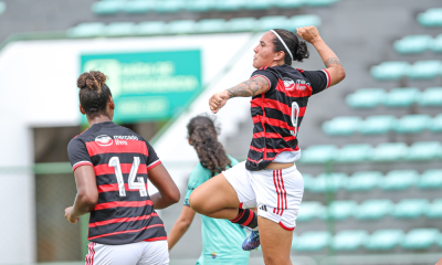Jogadoras comemoram gol em jogo Flamengo x Minas Brasília pelo Brasileirão Feminino sub-20