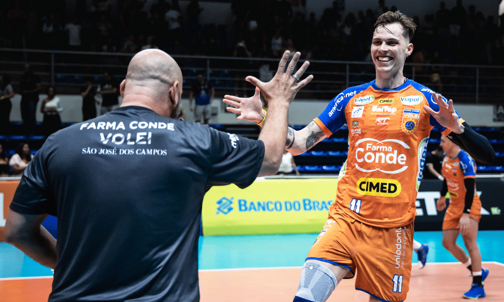 João Franck em partida do Farma Conde na Superliga Masculina de vôlei