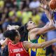 Kamilla briga por rebote no jogo do Brasil contra a Alemanha no Pré-Olímpico de basquete feminino