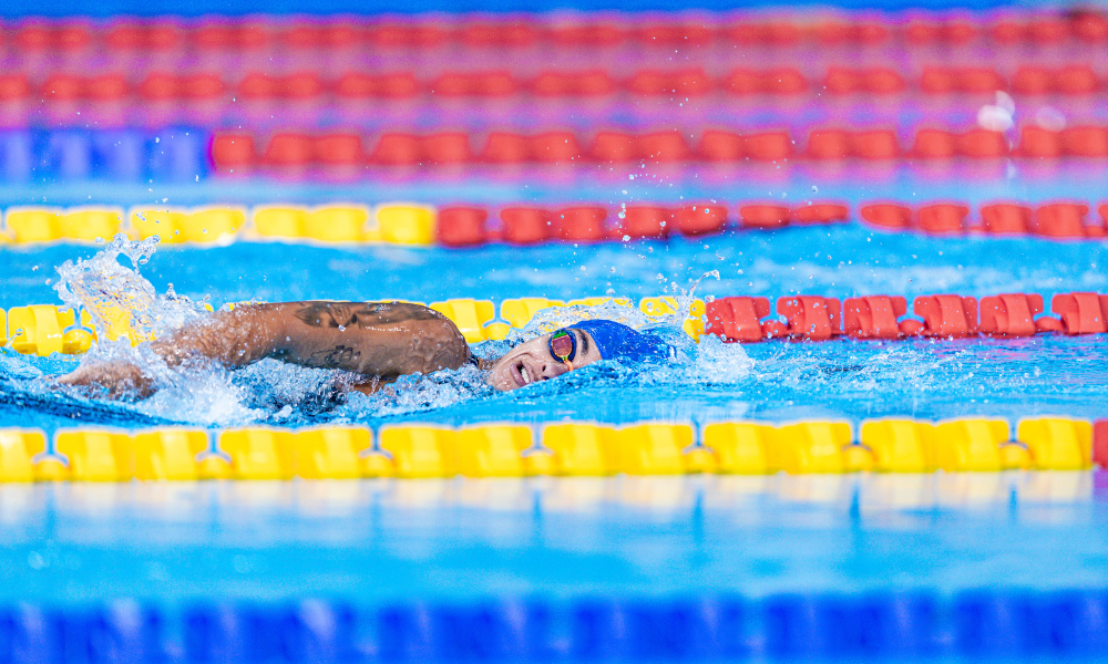 Laila Suzigan nadando no World Series de Aberdeen de natação paralímpica