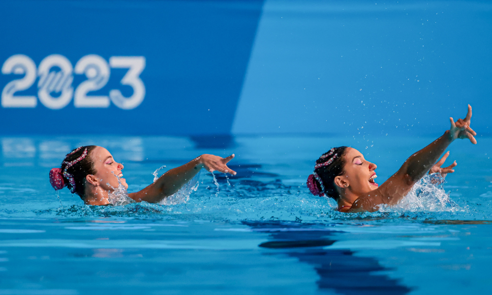 Laura Miccuci e Gabriela Regly em ação no dueto livre feminino, do nado artístico, do Mundial de Doha