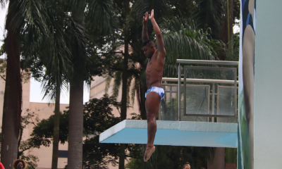 Luís Felipe Moura em ação no trampolim 1m no Mundial de Doha; Rafael Borges