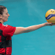 Roni Perry concetrada antes de fazer saque em partida do Sesc Flamengo pela Superliga Feminina