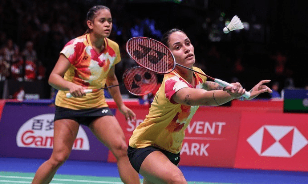 Jaqueline Lima e Samia Lima em ação durante o Internacional Challenge do Irã; Juliana Viana mundial de badminton brasil