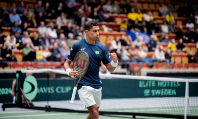 Thiago Monteiro vibra com ponto em jogo da Copa Davis de Tênis