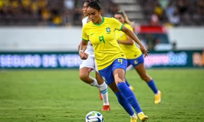 Gabi Nunes em jogo da seleção feminina do brasil contra Porto Rico na Copa de Ouro da CONCACAF