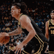 Gui Santos em partida do Golden State Warriors na NBA