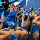 seleção de polo aquático feminino do Brasil reunida antes do duelo contra os Estados Unidos pelo Mundial de Doha