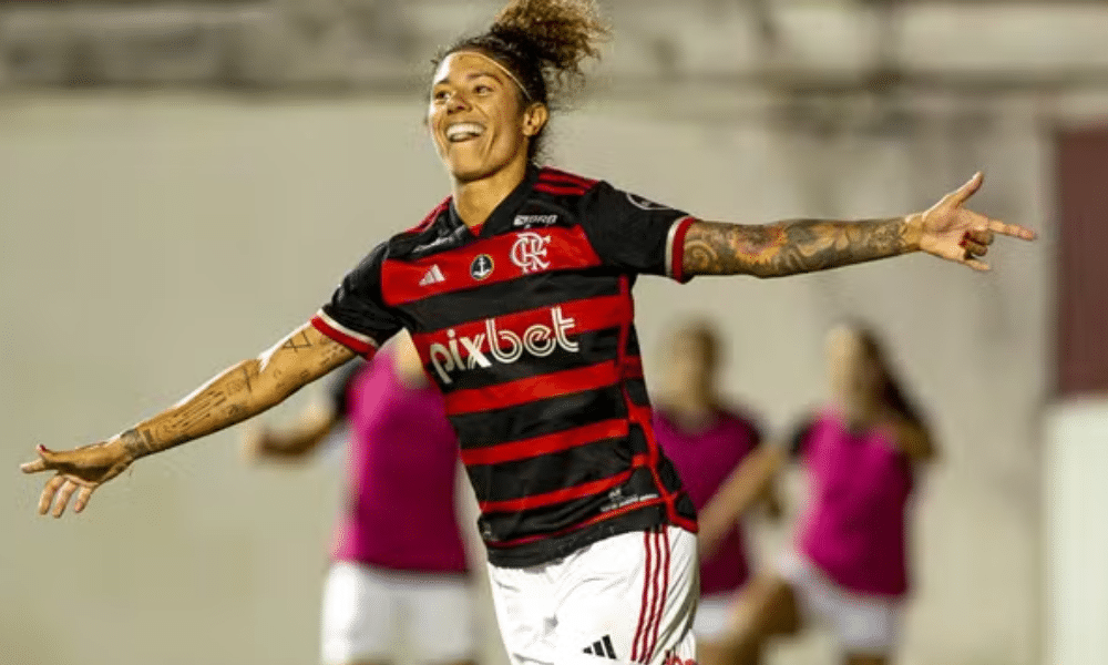 Cristiane comemora gol em jogo do Flamengo contra Atlético pelo Brasileirão Feminino