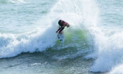 Tatiana Weston-Webb em ação na etapa de Peniche da WSL (Damien Poullenot/World Surf League)