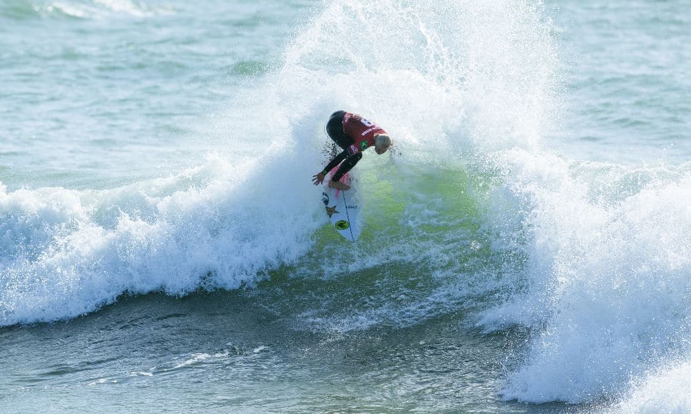 Tatiana Weston-Webb em ação na etapa de Peniche da WSL (Damien Poullenot/World Surf League)