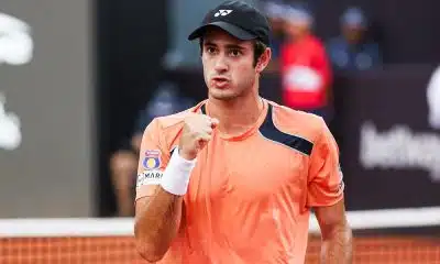 Na imagem, Gustavo Heide vibrando com o ponto. Roland Garros