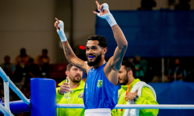 Luiz Oliveira, o Bolinha, vibra no Pré-Olímpico de boxe, com classificação para Paris-2024