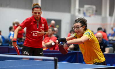 Sophia Kelmer e polonesa no Aberto da Polônia de tênis de mesa paralímpico; Israel Stroh
