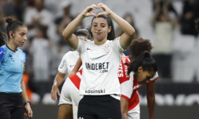 Duda Sampaio comemora gol do Corinthians contra Internacional no Brasileirão Feminino