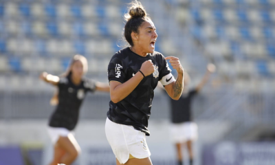 Nicole comemorando gol do Corinthians no Brasileirão Feminino sub-20