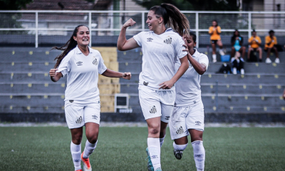 Jogadoras do Santos comemoram gol em partida do Brasileirão Feminino sub-20