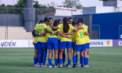 jogadoras do Brasil reunidas antes de partida do Sul-Americano Feminino sub-17 de futebol