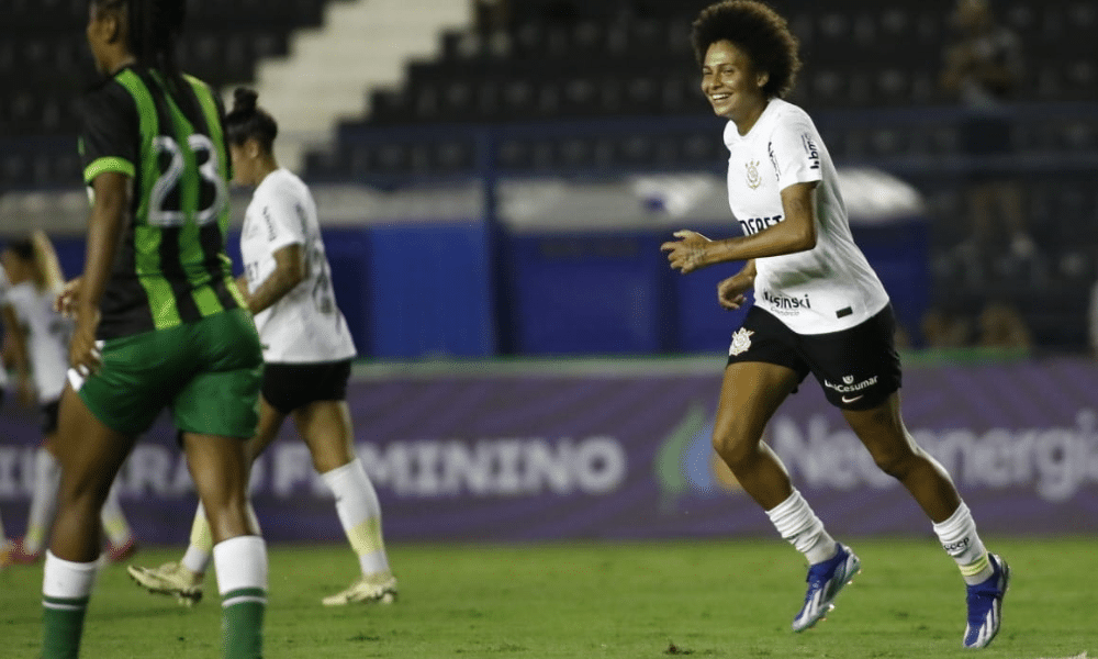 Yaya comemora gol do Corinthians contra o América-MG pelo Brasileirão Feminino