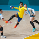 Bruna de Paula, atração da seleção brasileira de handebol feminino para Paris-2024, arremessa para o gol do Brasil